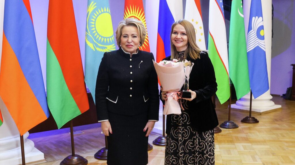 Инна Апенко стала лауреатом премии «Содружество моды» в России